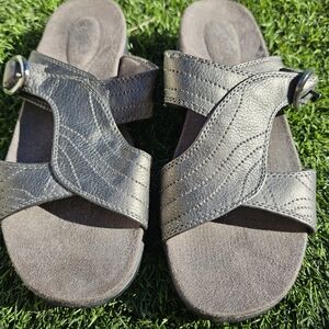 Easy Street Comfort Wave Womens Size 7 Sandals Slip On Strappy